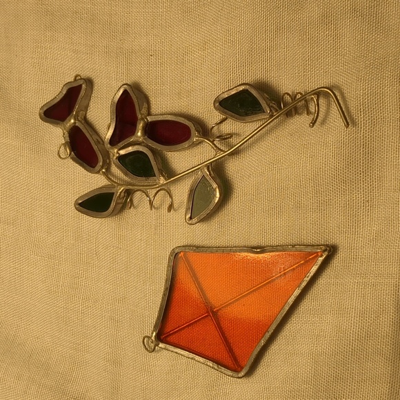 2 Stained glass window sun catchers. Lg.orange kite, red flowers leaves vine. - Picture 2 of 4